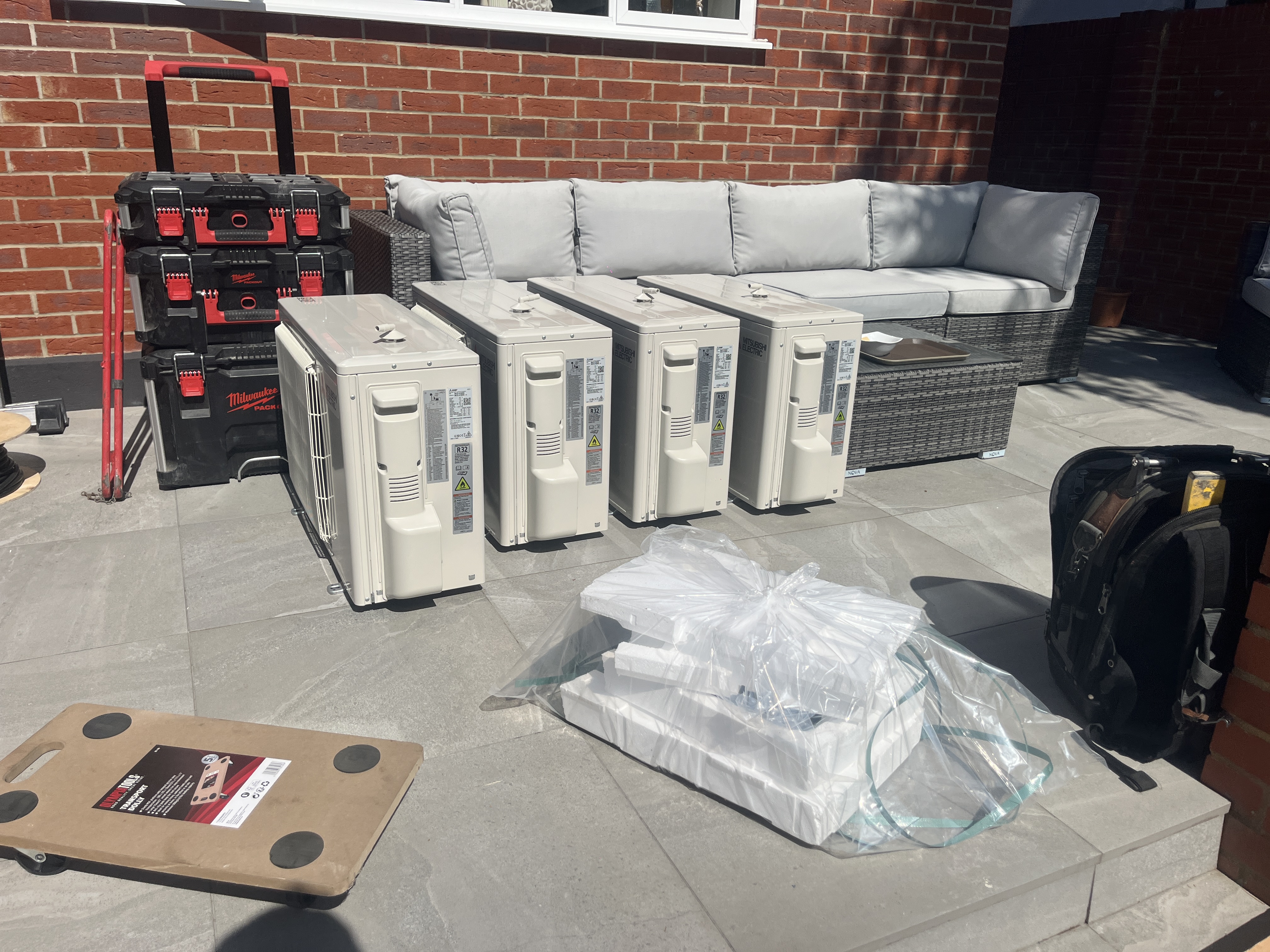 Clean pipework and trunking detail